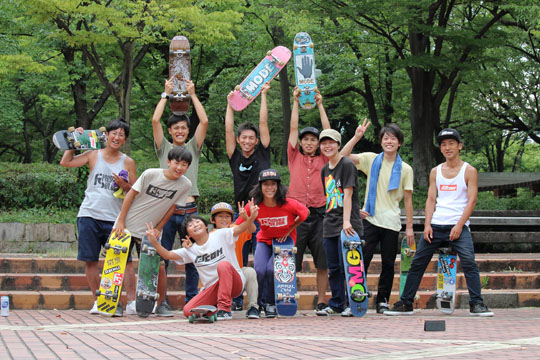 名古屋フリースタイルスケートボードのメンバーと集合写真